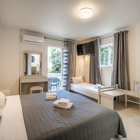 Agia Marina Manos Beachside Apartments מראה חיצוני תמונה