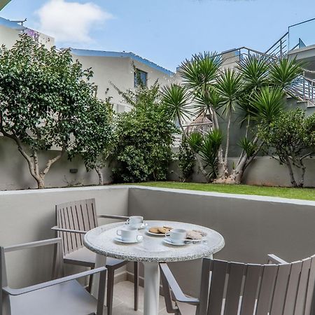 Agia Marina Manos Beachside Apartments מראה חיצוני תמונה