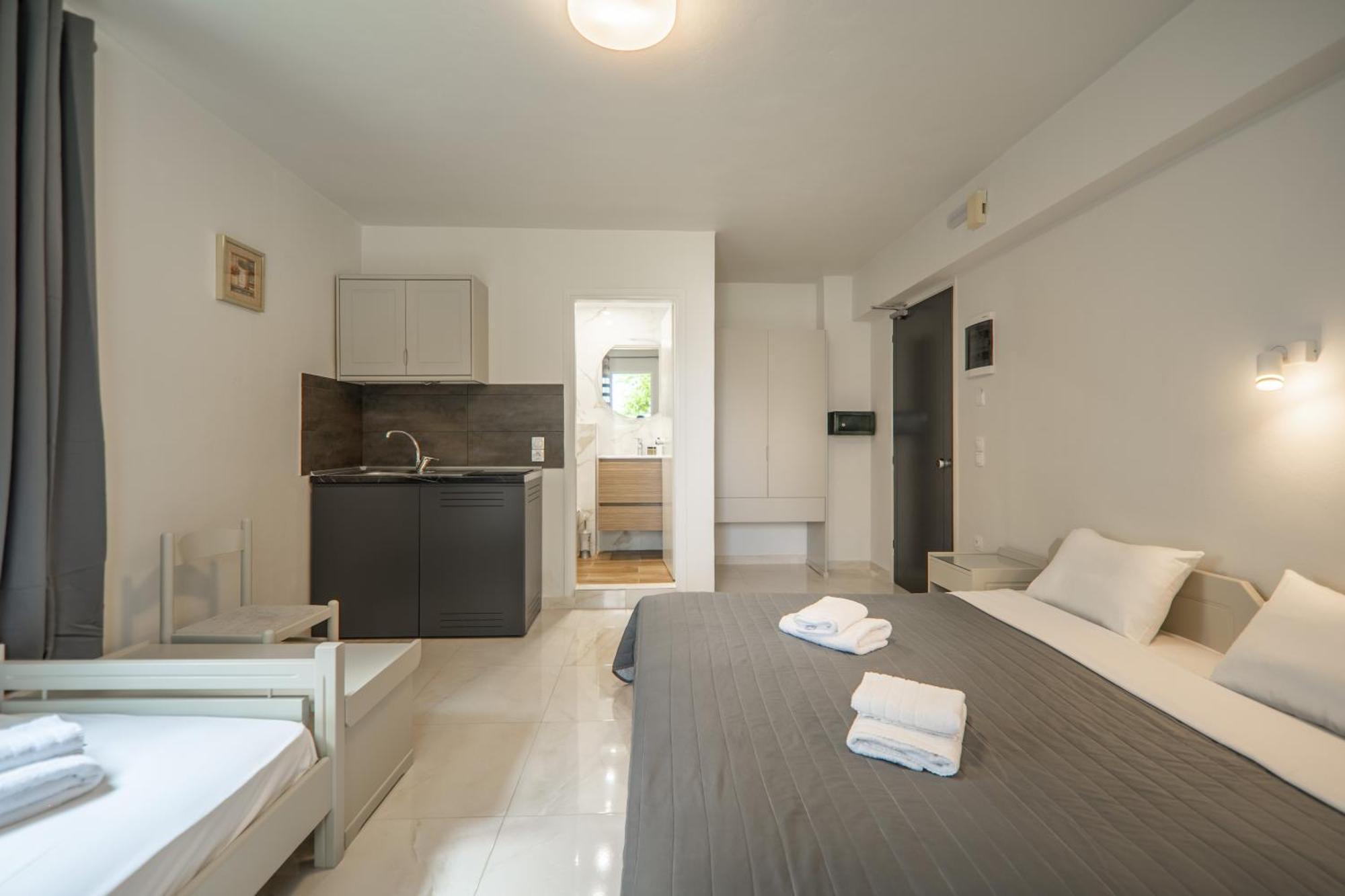 Agia Marina Manos Beachside Apartments חדר תמונה
