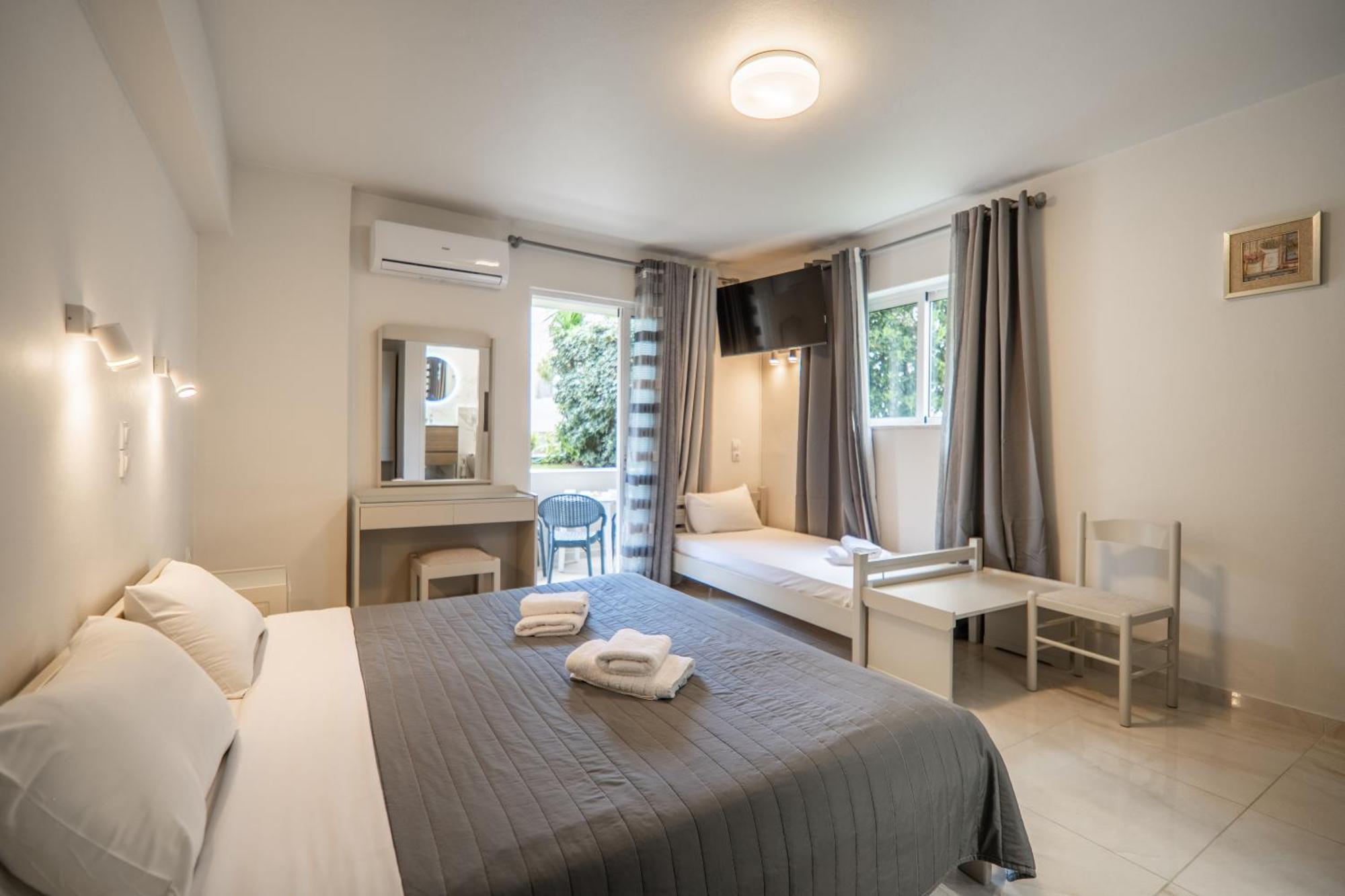 Agia Marina Manos Beachside Apartments מראה חיצוני תמונה
