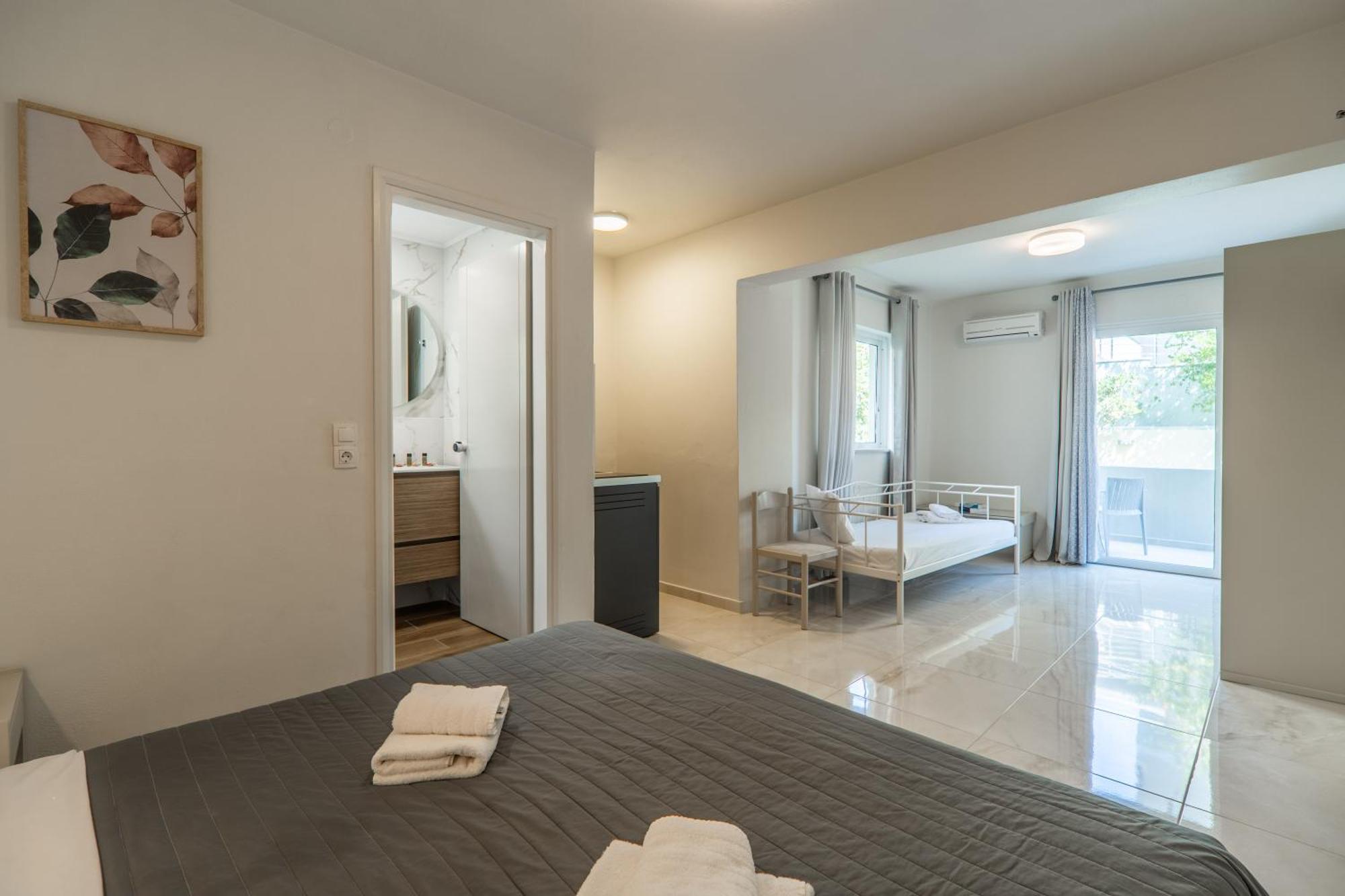Agia Marina Manos Beachside Apartments מראה חיצוני תמונה