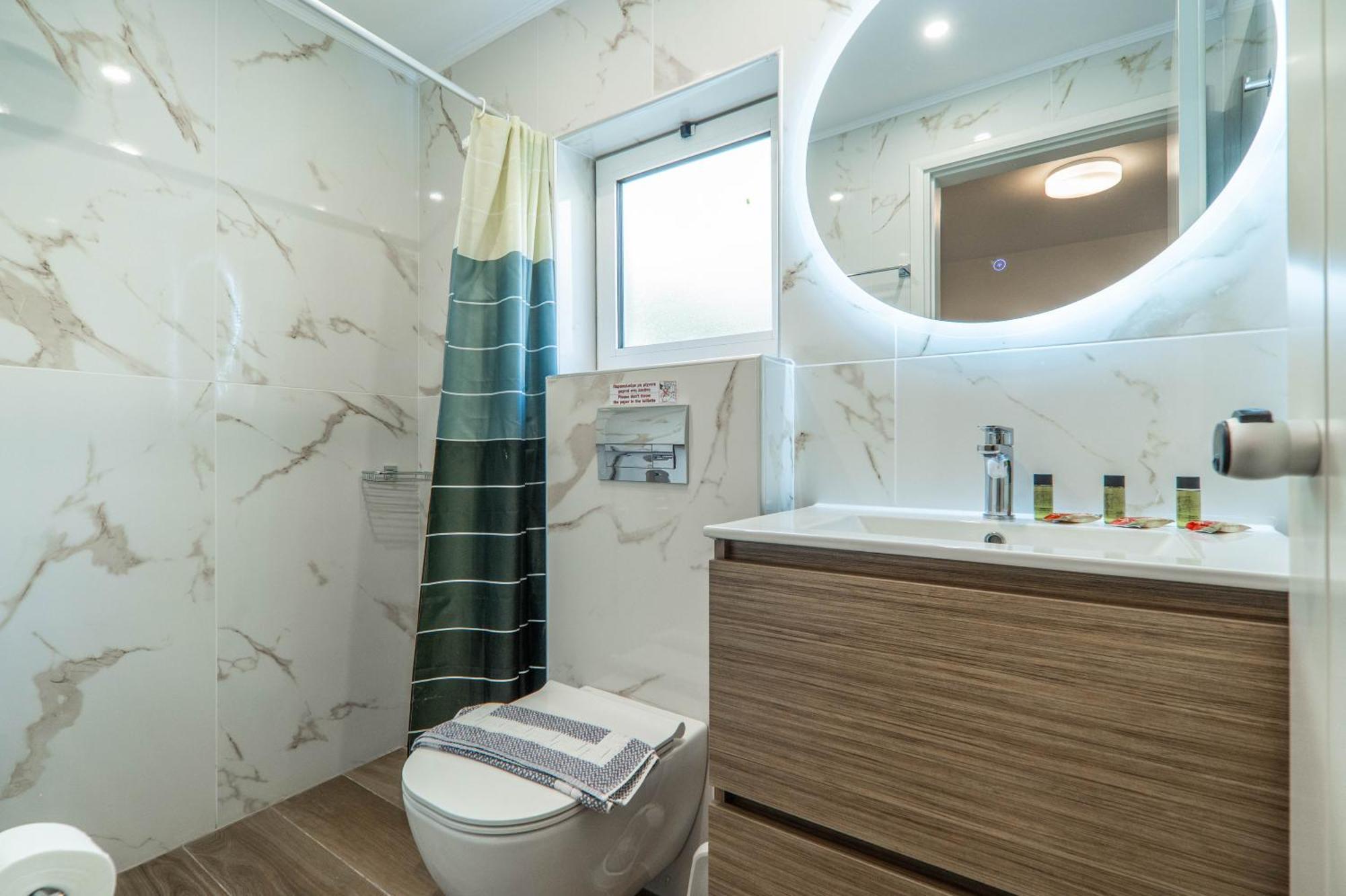 Agia Marina Manos Beachside Apartments מראה חיצוני תמונה