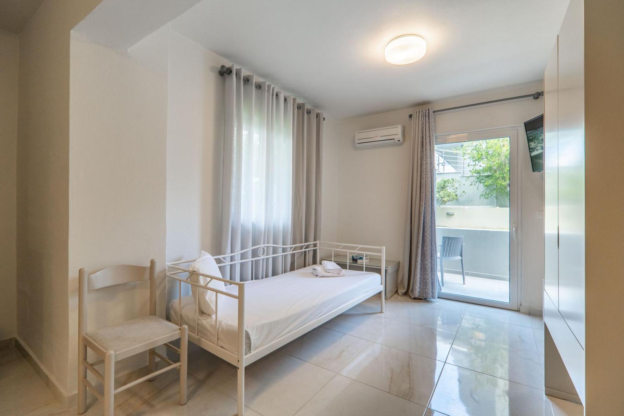 Agia Marina Manos Beachside Apartments חדר תמונה