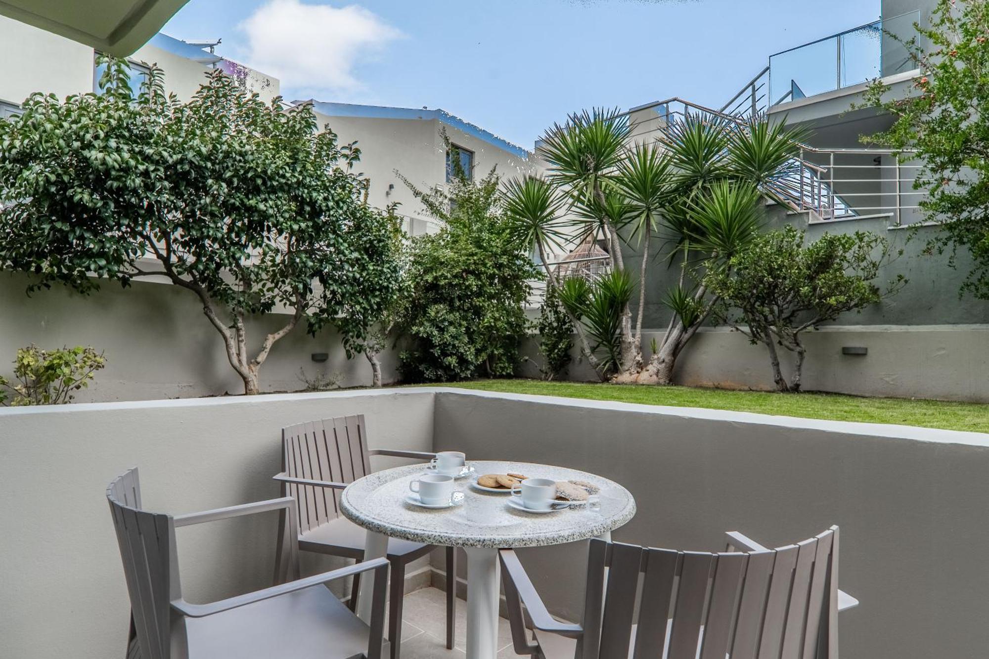 Agia Marina Manos Beachside Apartments מראה חיצוני תמונה
