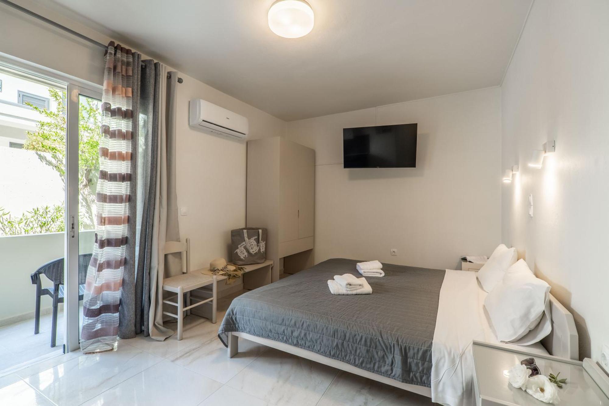 Agia Marina Manos Beachside Apartments מראה חיצוני תמונה