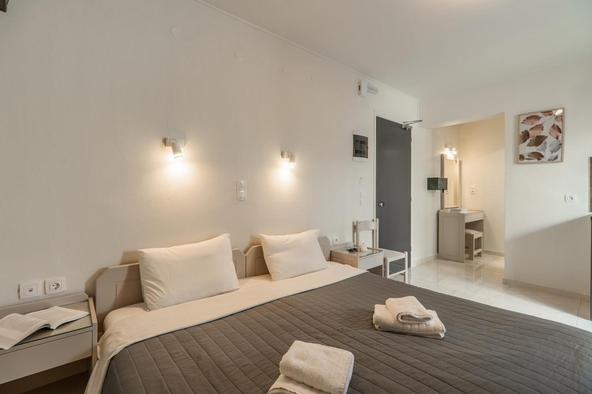 Agia Marina Manos Beachside Apartments מראה חיצוני תמונה