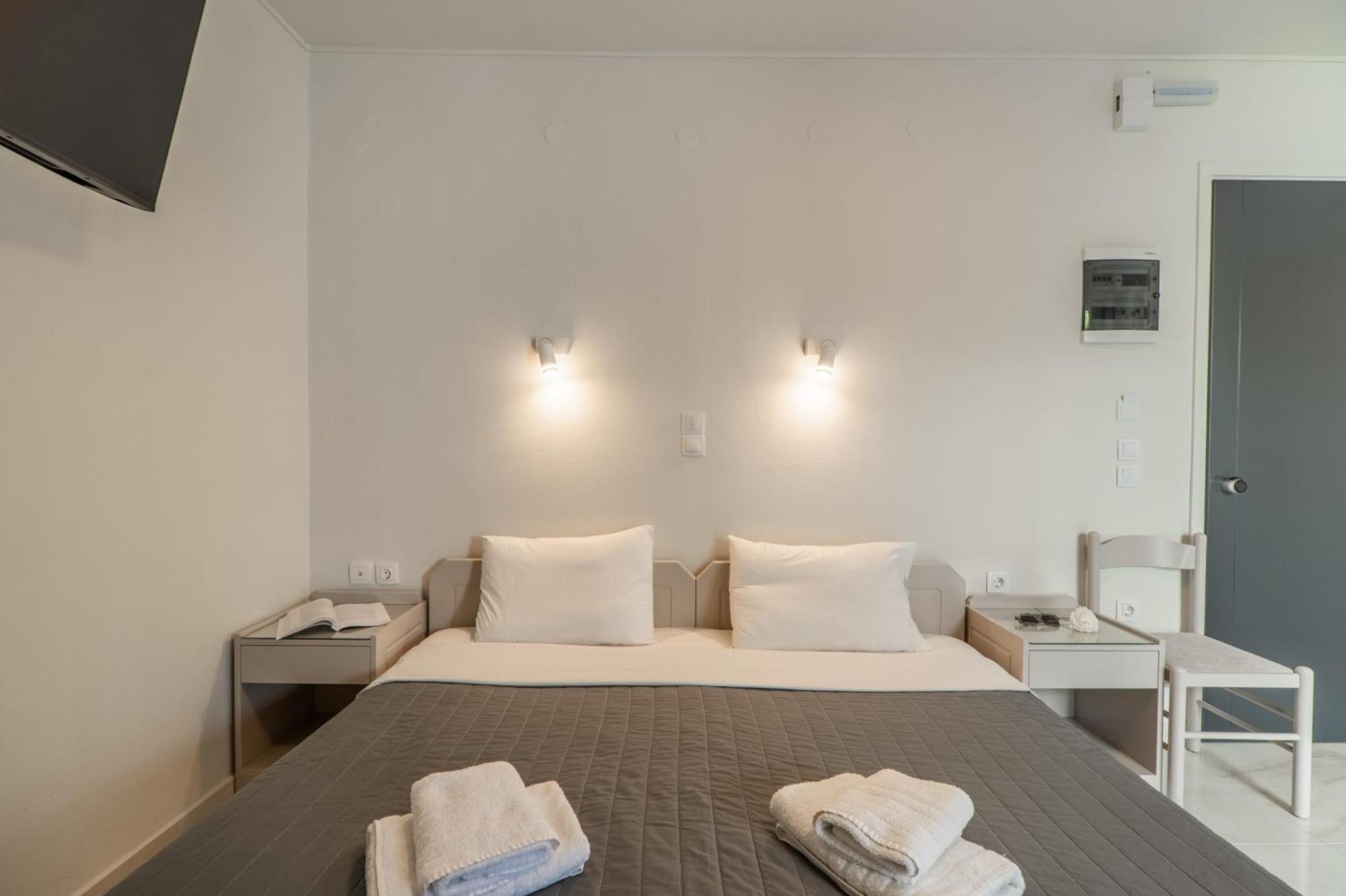 Agia Marina Manos Beachside Apartments חדר תמונה