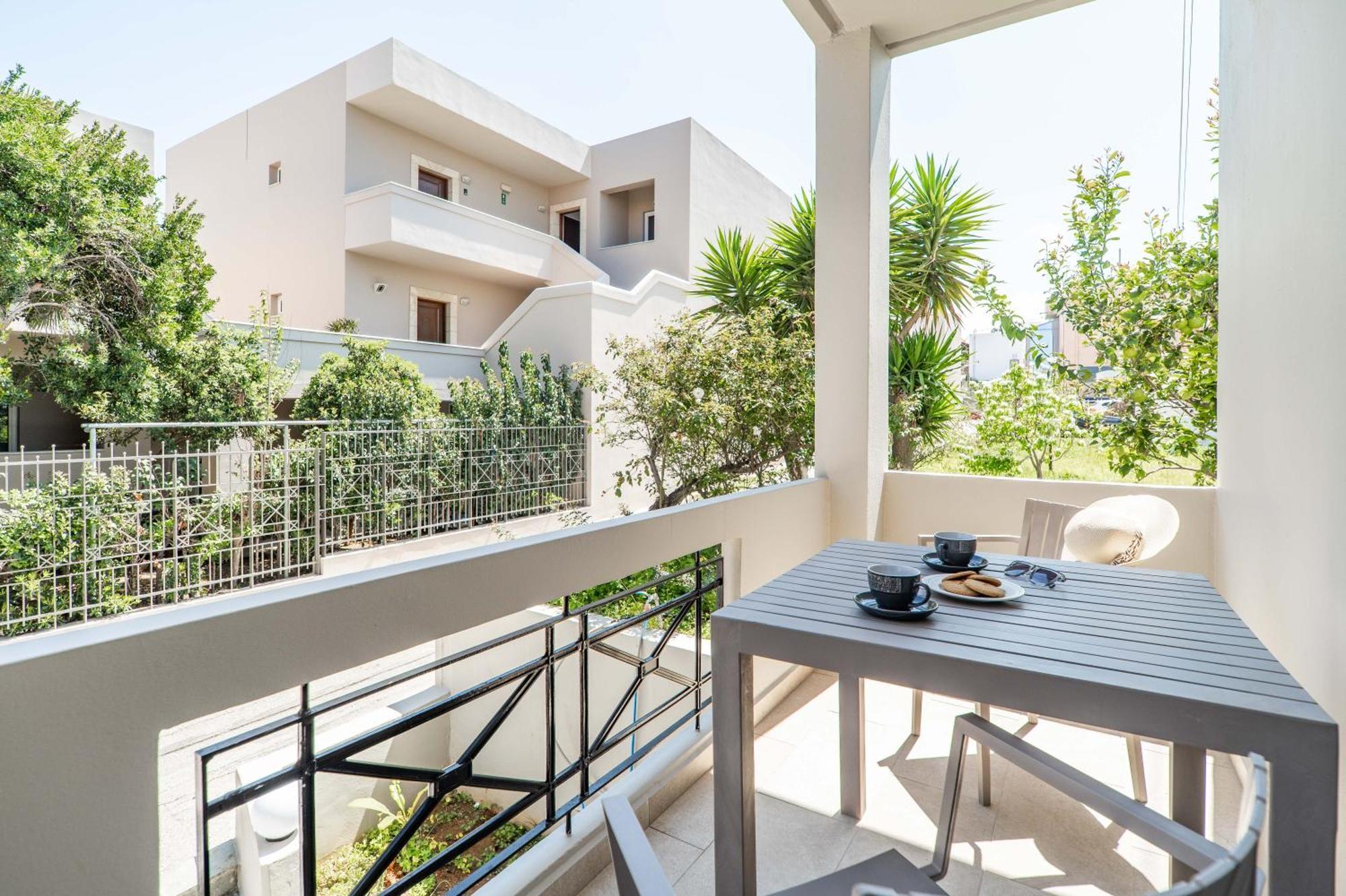 Agia Marina Manos Beachside Apartments חדר תמונה