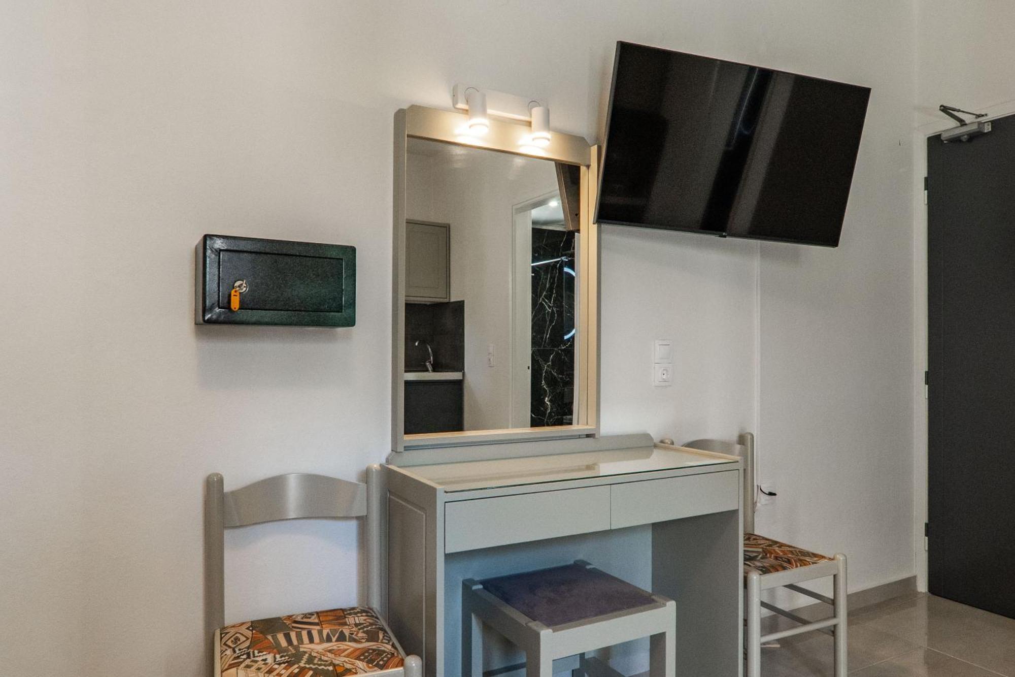 Agia Marina Manos Beachside Apartments חדר תמונה