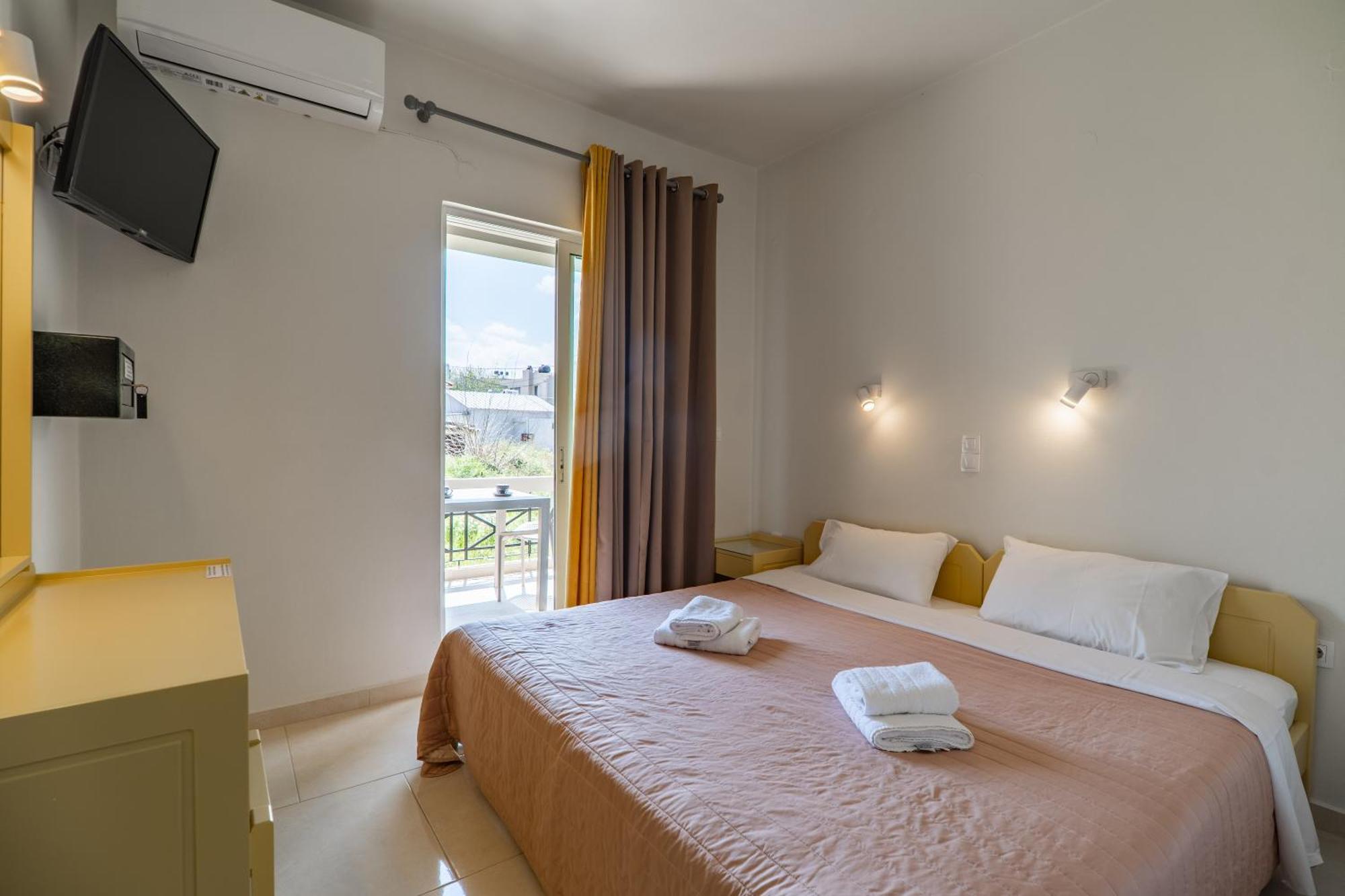 Agia Marina Manos Beachside Apartments מראה חיצוני תמונה