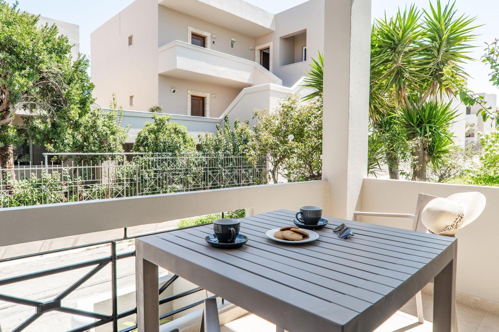 Agia Marina Manos Beachside Apartments חדר תמונה