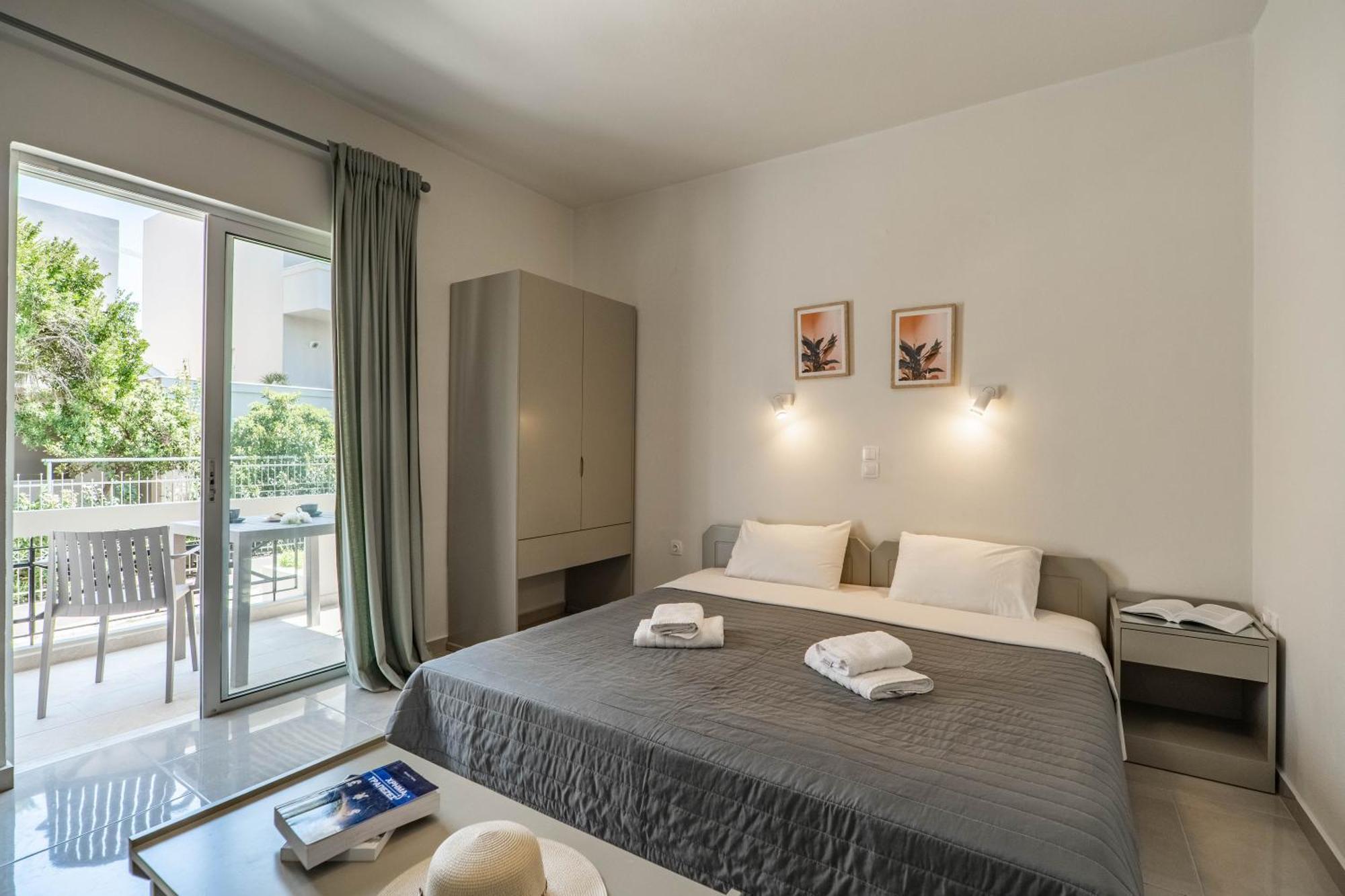 Agia Marina Manos Beachside Apartments חדר תמונה