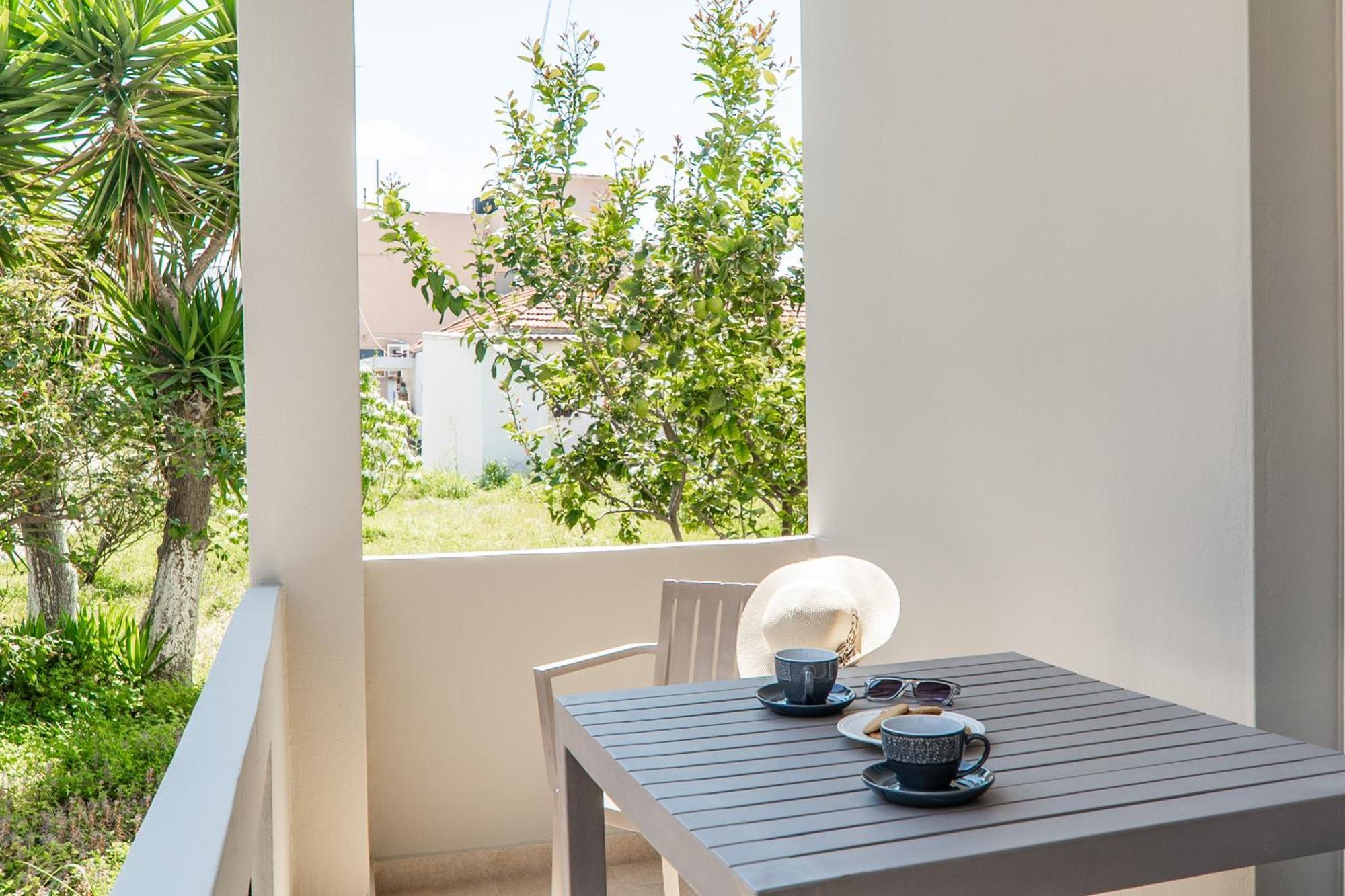 Agia Marina Manos Beachside Apartments מראה חיצוני תמונה