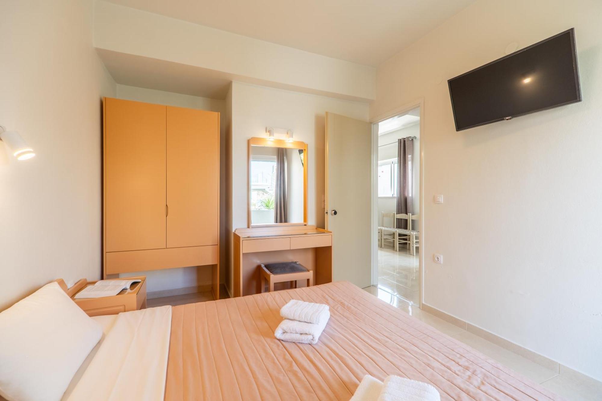 Agia Marina Manos Beachside Apartments מראה חיצוני תמונה