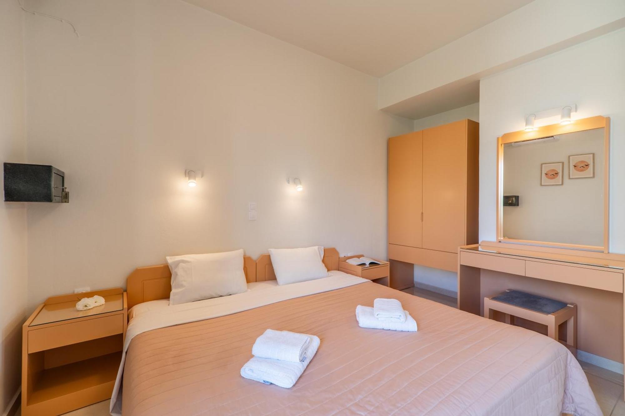 Agia Marina Manos Beachside Apartments חדר תמונה