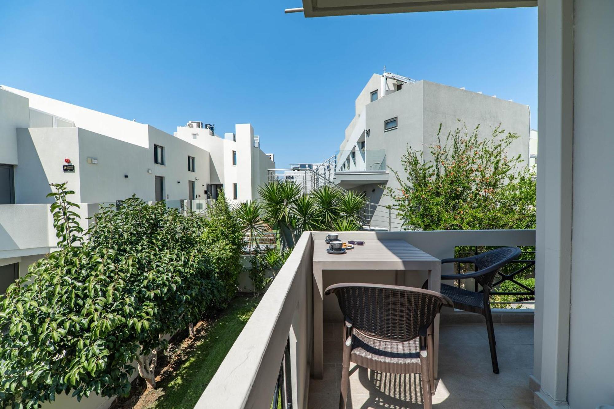 Agia Marina Manos Beachside Apartments מראה חיצוני תמונה