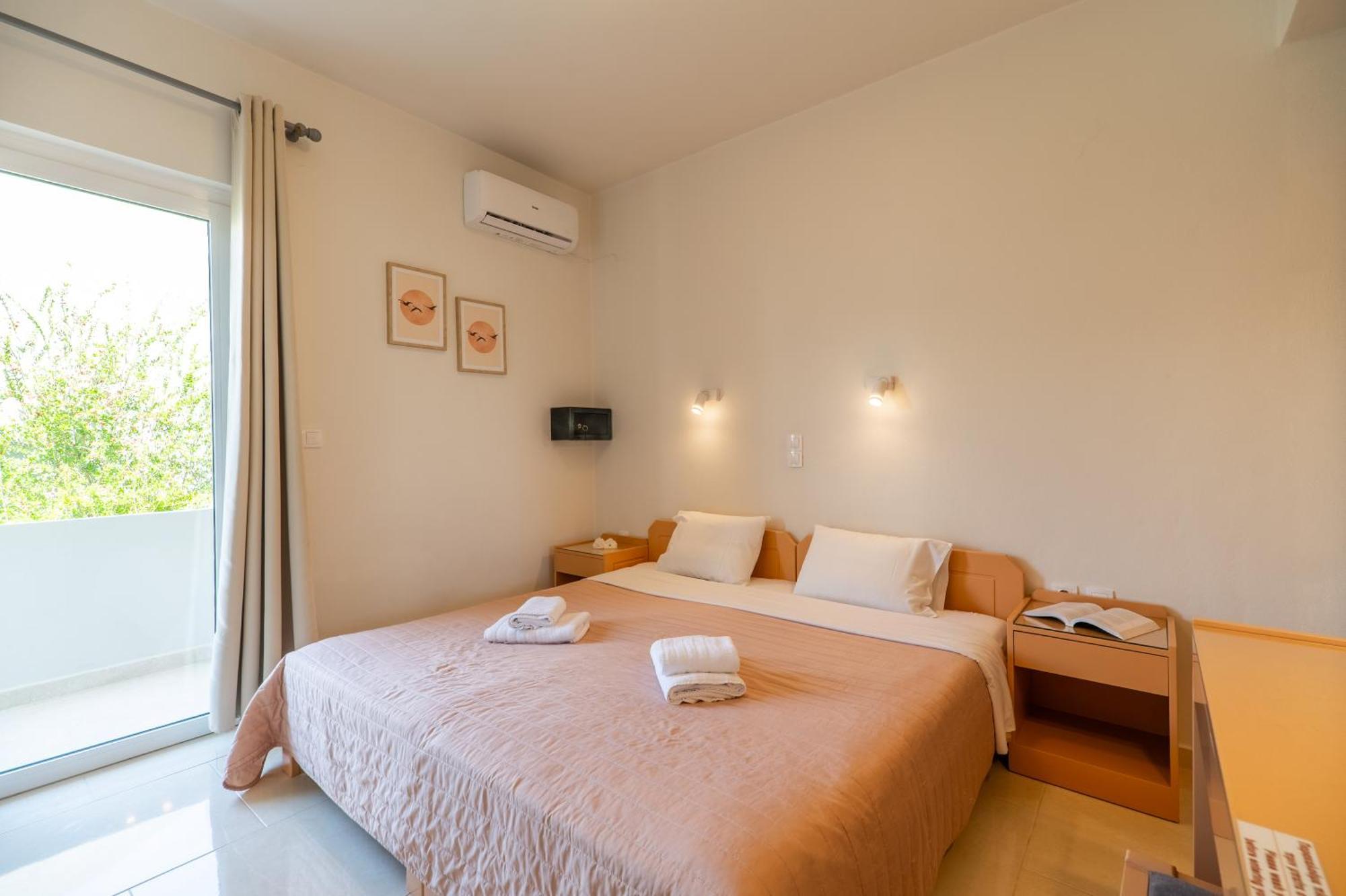 Agia Marina Manos Beachside Apartments חדר תמונה